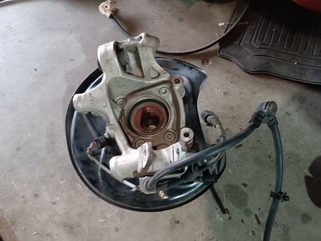 Цапфа поворотная правая 4M0505432AJ VAG