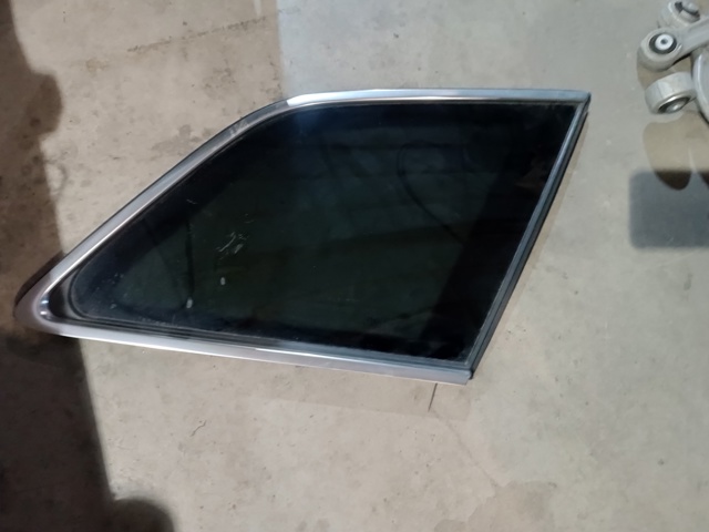Стекло багажного отсека, правое 4M0845298C VAG