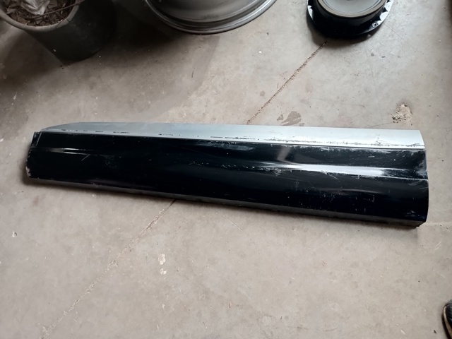 Молдинг передней левой двери, нижний 4M0853959GGRU VAG