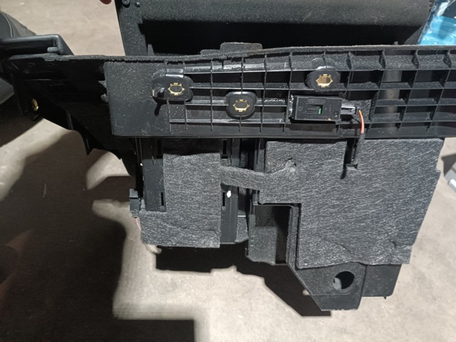 4M1857035K24A Ящик перчаточный (бардачок) купить Кривой Рог