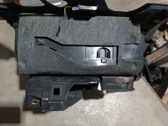 4M1857035K24A Ящик перчаточный (бардачок) купить Черновцы
