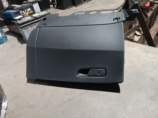 4M1857035K24A Ящик перчаточный (бардачок) купить Харьков