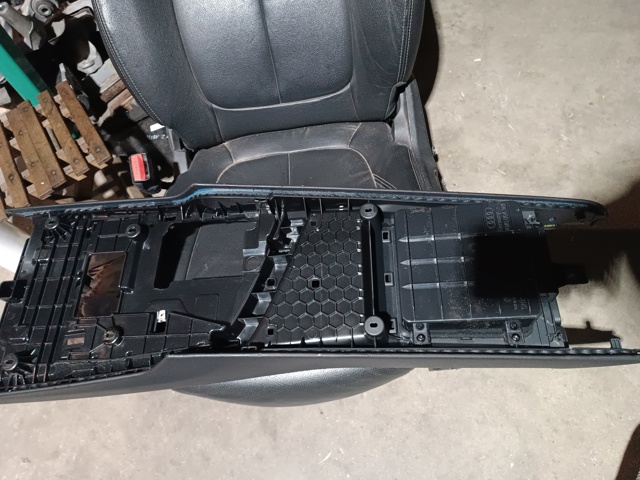 4M1863244B24A VAG Накладка декоративная центральной консоли купить в Полтава