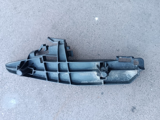 Направляющая переднего бампера, правая 51117399981 BMW