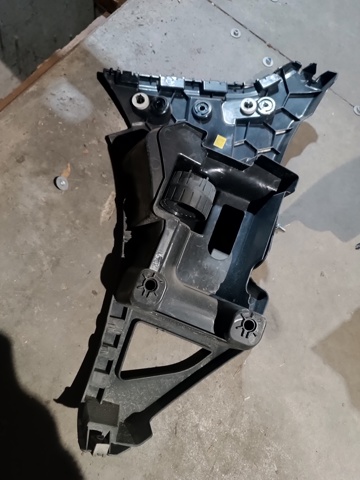 Направляющая заднего бампера, правая 51127426438 BMW