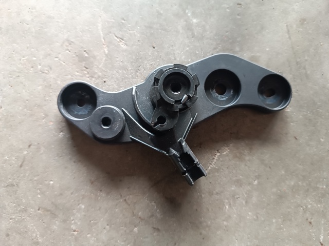 Кронштейн ручки открывания капота 51237326517 BMW