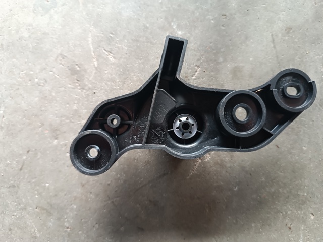 51237326517 BMW Кронштейн ручки открывания капота купить в Запорожье