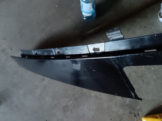 Накладка задней двери, левой, вертикальная 51357349675 BMW