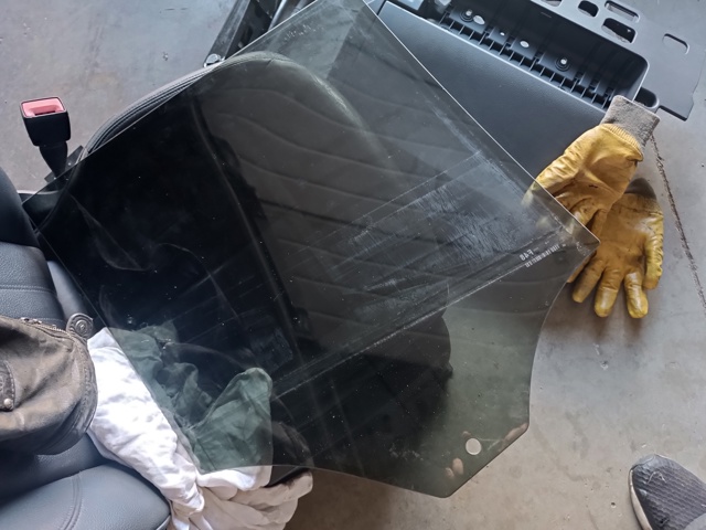 Стекло заднее левое 51357388869 BMW