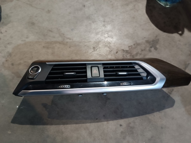 51456820690 BMW Молдинг (накладка) приборной панели "торпедо" центральный купить в Черновцы
