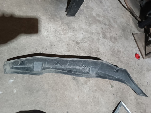 Уплотнитель арки крыла 51487395549 BMW