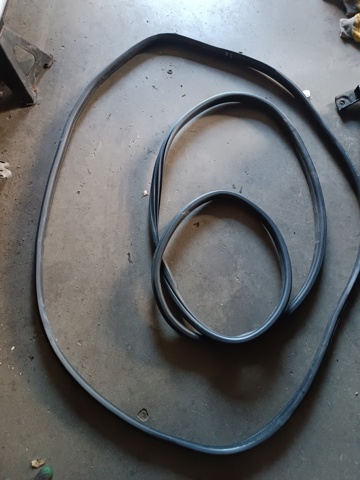 Прокладка двери передней 51727440033 BMW
