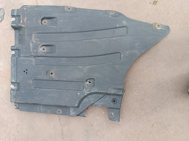 51757394810 BMW Защита днища, топливного бака купить в Ирпень