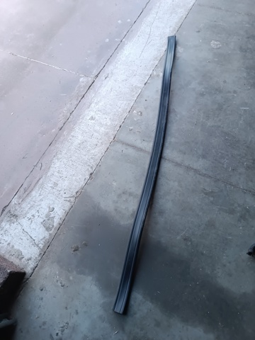 Уплотнитель капота 51767329397 BMW