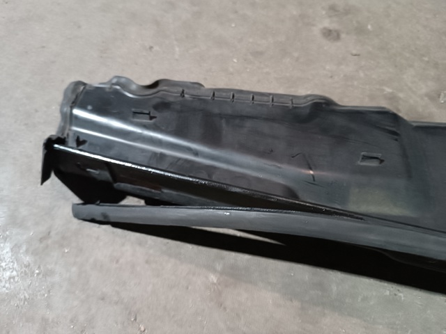 Уплотнитель арки крыла 51767329400 BMW