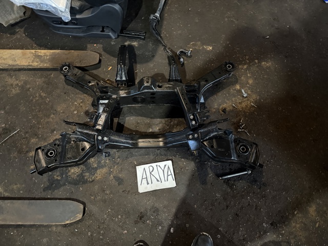 Балка задней подвески поперечная 554005MP1A NISSAN