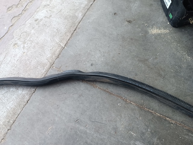 VAG 5N0867911 Уплотнитель двери передней (на кузове) в наличии Одесса