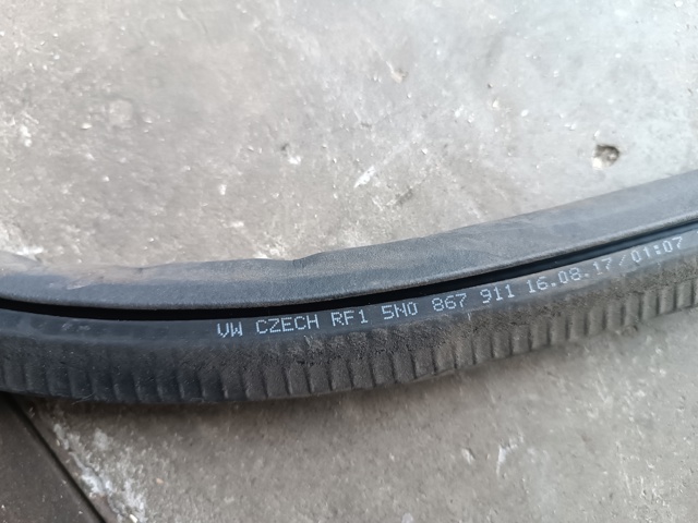 VAG 5N0867911 Уплотнитель двери передней (на кузове) в наличии Сумы