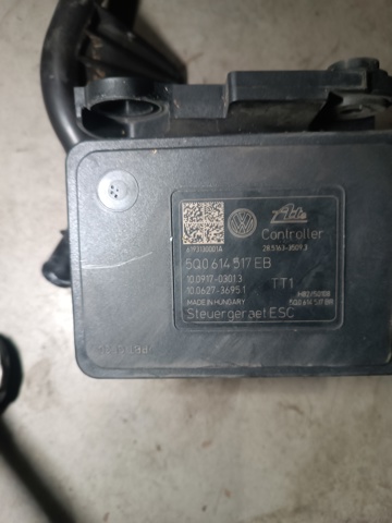 Блок управления АБС  5Q0614517EB VAG