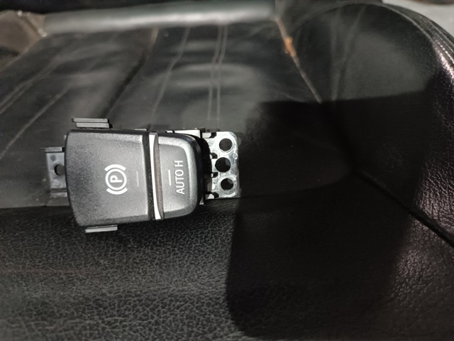 Клавиша электромеханического стояночного тормоза 61319109311 BMW