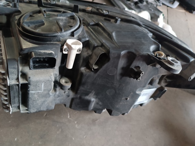63117466128 BMW Фара правая купить в Киев
