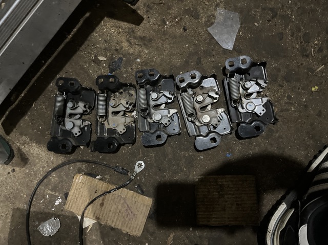 Запор капота (замок и привод замка капота) 68237159AB CHRYSLER