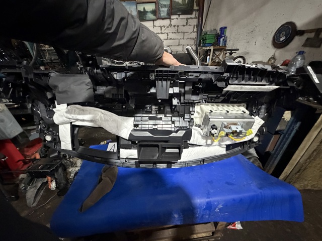 NISSAN 683105MP6A Панель салона передняя "торпедо", верхняя часть в наличии Одесса