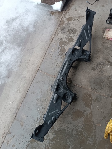Поперечка задней подвески 6851560 BMW