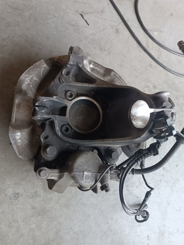 6870831 BMW Цапфа передняя левая купить в Черновцы