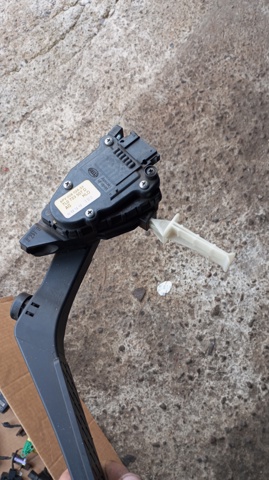 Педаль акселератора Порше Кайен