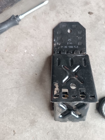 Противооткатное устройство (башмак) 7L0860321A VAG