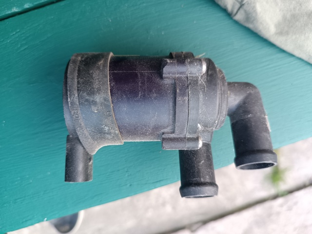 Дополнительная электро помпа 7P0965561 VAG