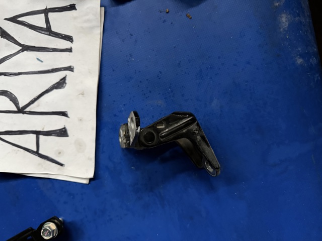 NISSAN 804006RA0A Петля двери передней правой в наличии Львов