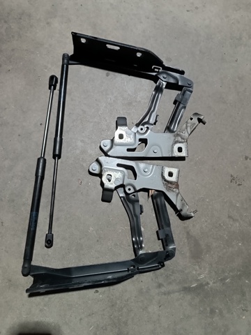 Петля капота, правая 80A823302C VAG