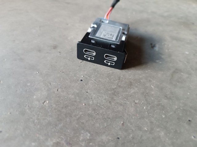 USB-разветвитель 84108711938 BMW