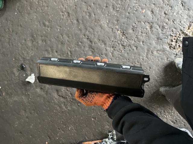 Подушка безопасности защиты коленей 85105993 GM