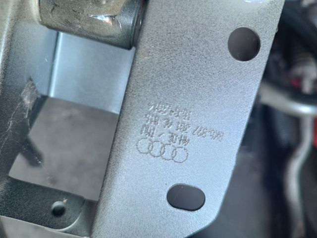 8K5827301AC VAG Петля крышки багажника купить в Черновцы
