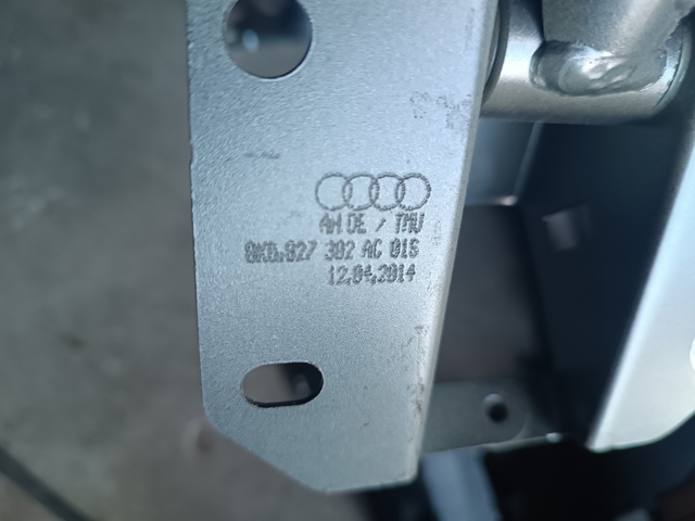 VAG 8K5827302AC Петля крышки багажника в наличии Полтава