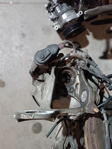 8R0505436C VAG Цапфа задняя правая купить в Каменское