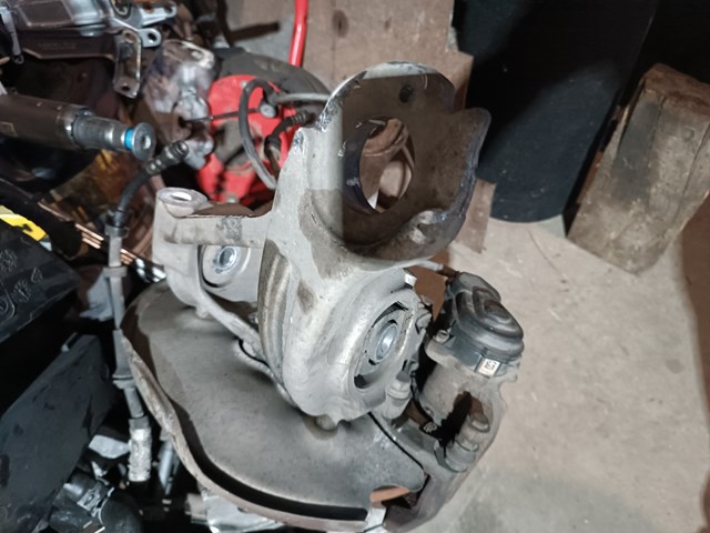 VAG 8R0505436C Цапфа задняя правая в наличии Киев