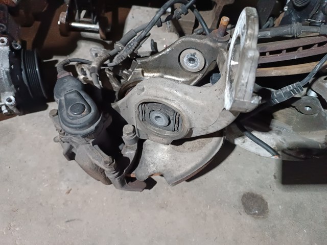 Кулак поворотный правый 8R0505436C VAG