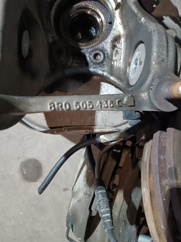 8R0505436C VAG Цапфа задняя правая купить в Львов