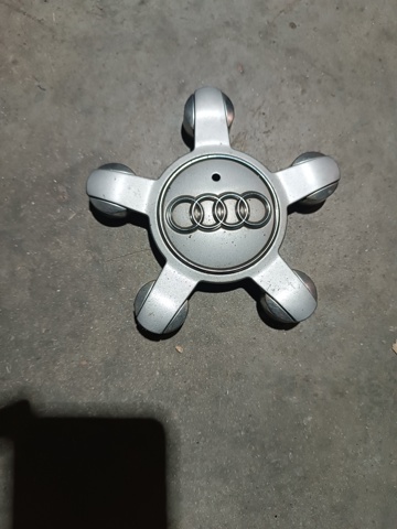 Колпаки на колеса 8R0601165 VAG