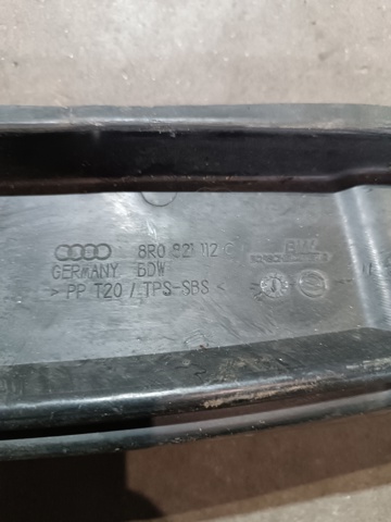 8R0821112C Уплотнитель крыла купить Ровно