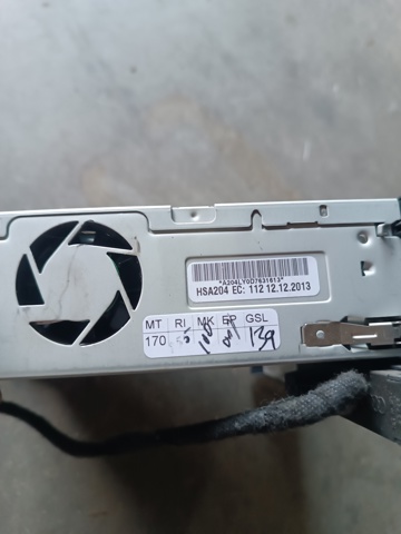 VAG 8R1035746E Магнитола (радио AM/FM) в наличии Николаев