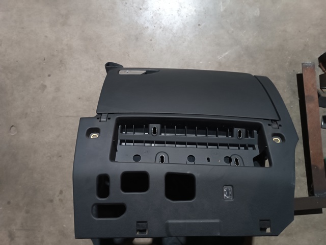 8V5880302A6PS Ящик перчаточный (бардачок) купить Николаев