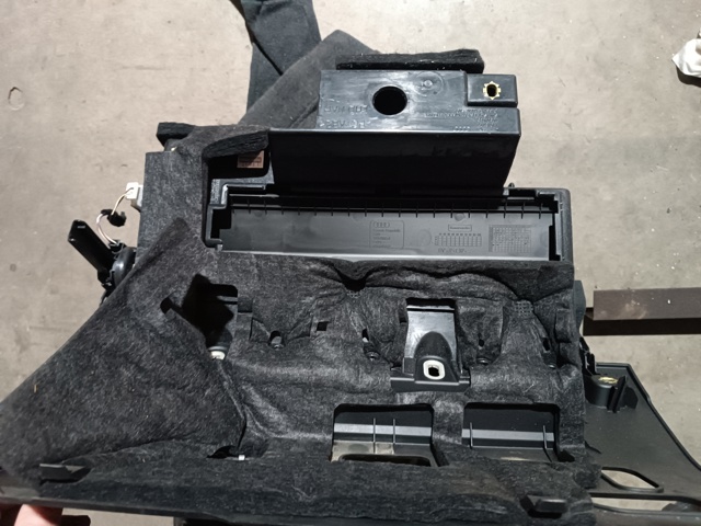 8V5880302A6PS Ящик перчаточный (бардачок) купить Харьков