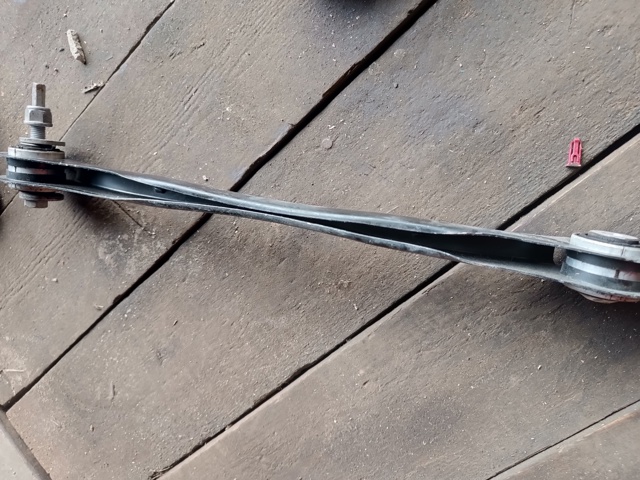 Задняя поперечная тяга 8W0501530D VAG