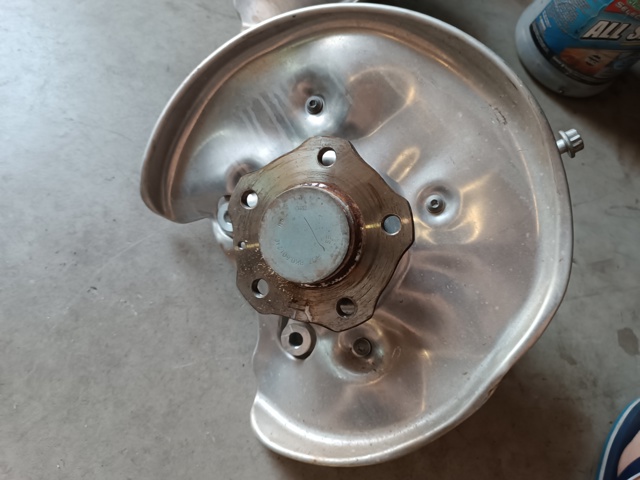 Цапфа левая 8W0505431T VAG