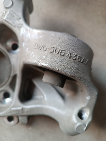 Цапфа поворотная правая 8W0505436AA VAG